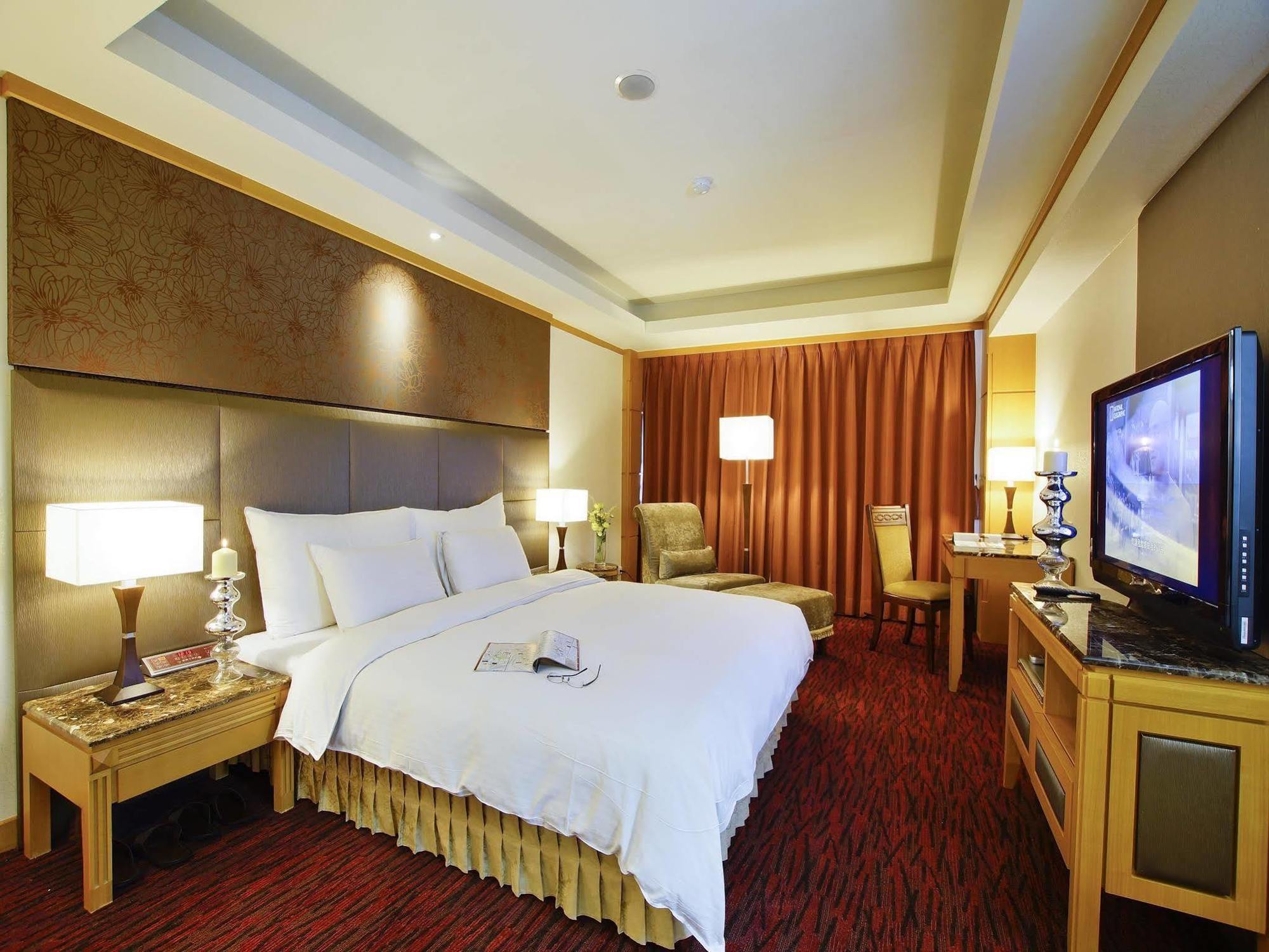 Hotel Dion Taichung Exterior foto